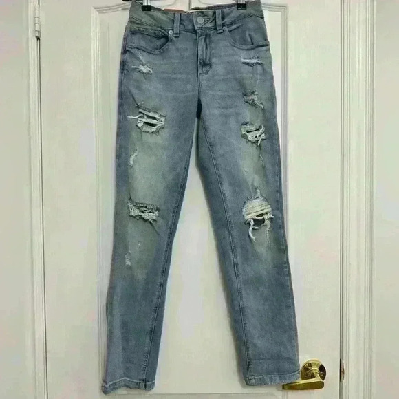 Garage Woman’s Blue Distressed Girlfriend Jeans Never Worn New  With Tags - Picture 1 of 6